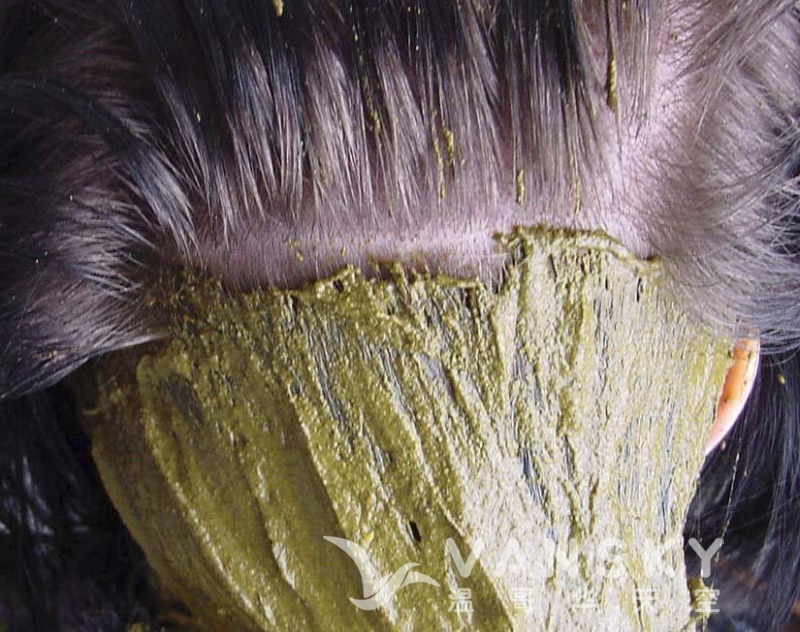 260804111115_Henna paste on white hair.jpg